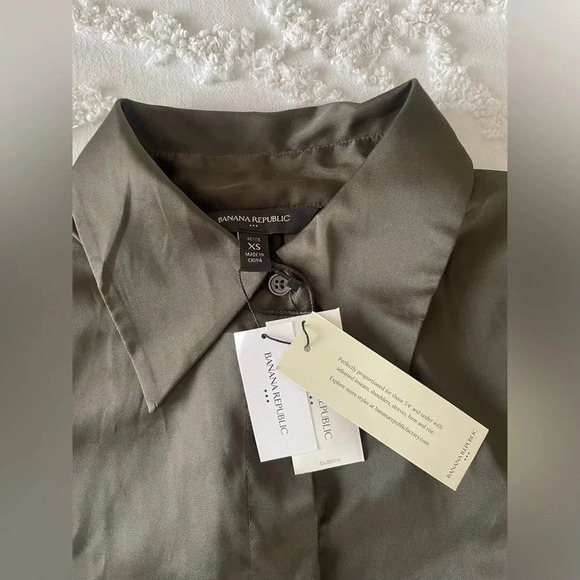 Banana Republic Collared Blouse - Picture 2 of 7